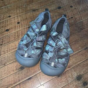 Keens green and gray ortho gorpcore kids 2 closed toe sandals